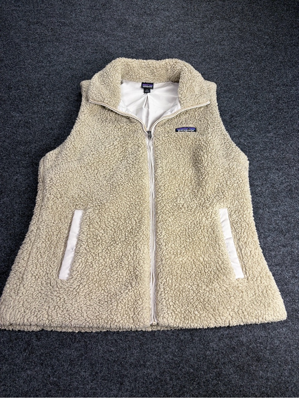 Patagonia Beige Sherpa Fleece Vest • Women’s Medium 🤎